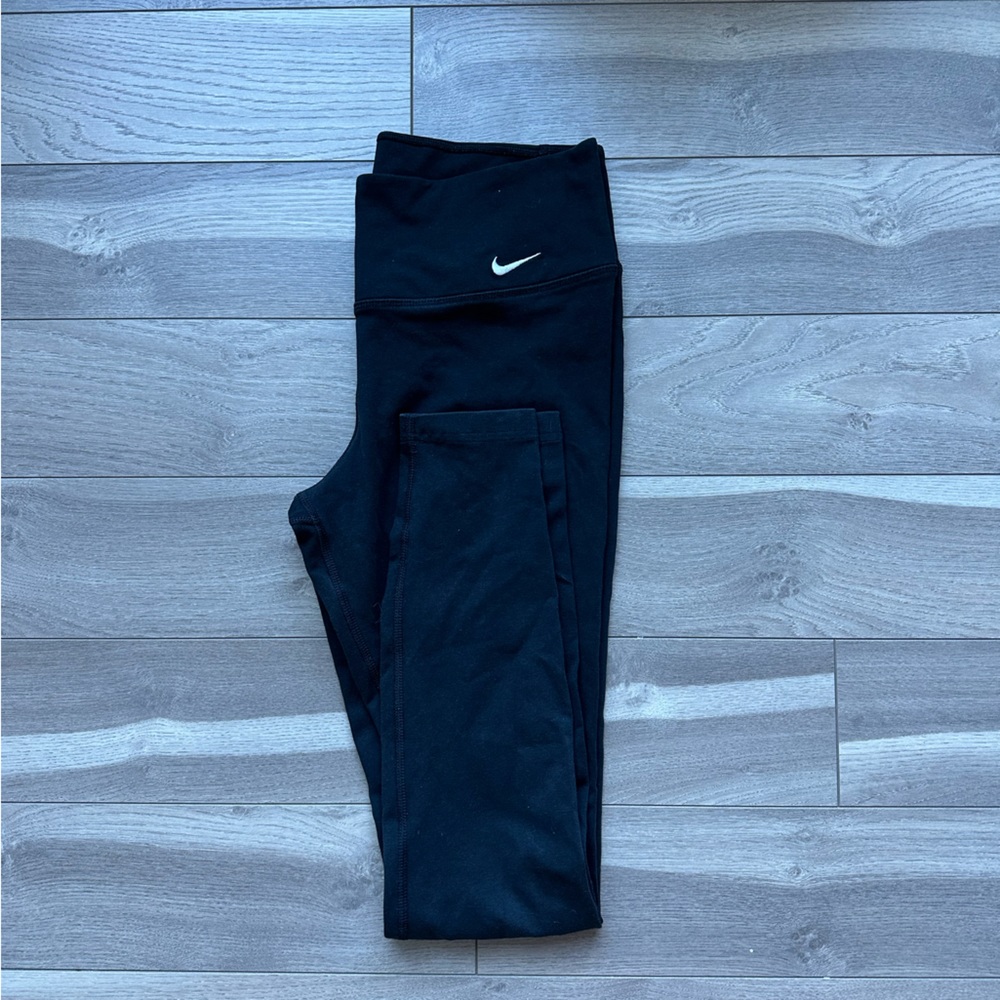 Black Nike leggings